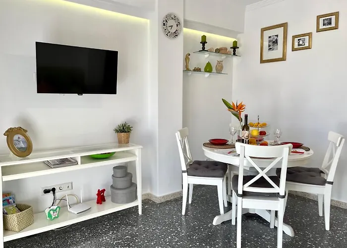 Papagayo Comodo, Bonito, Centrico * Кальпе