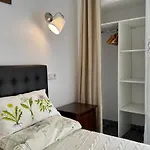 Papagayo Comodo, Bonito, Centrico * קלפה